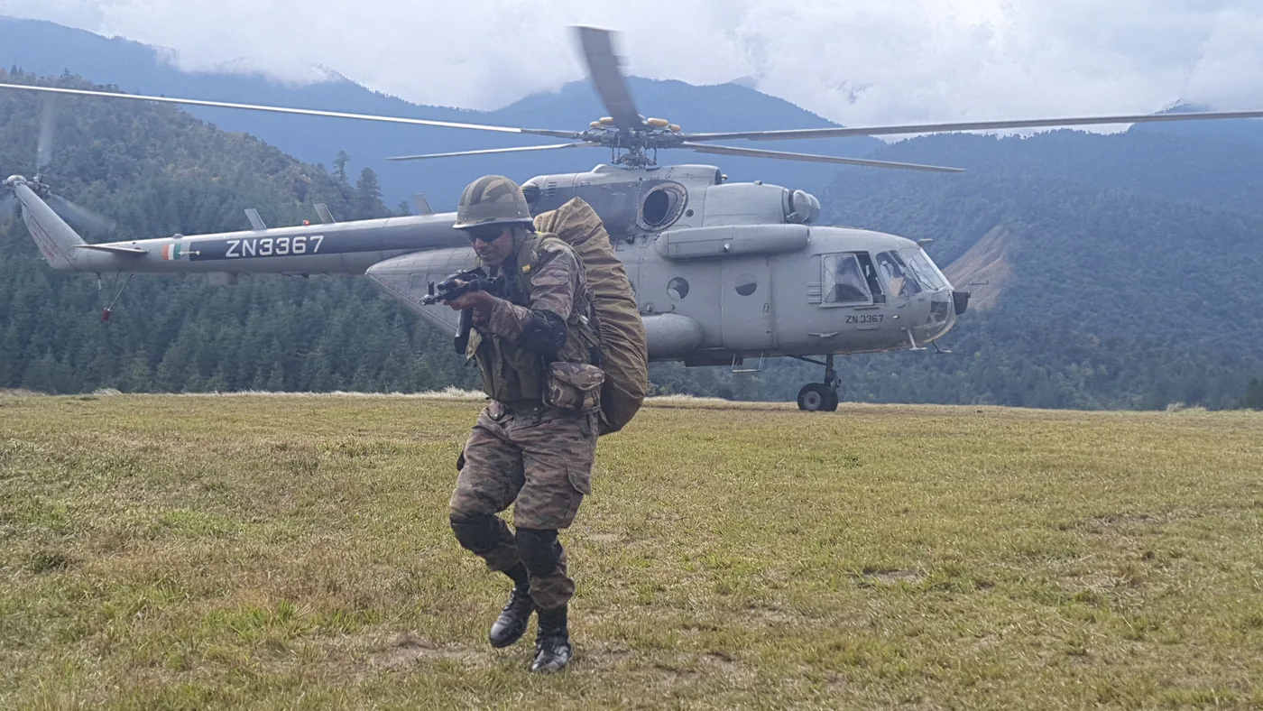 Indian Army air-assault infantry and an IAF Mi-17V5 helicopter in high-altitude joint operations during Exercise Poorvi Prahar